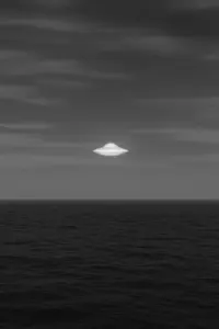 Standbild aus einem Ufo-Video: Unbekanntes kugelförmiges Objekt über dem Meer vor der Küste Jemens.