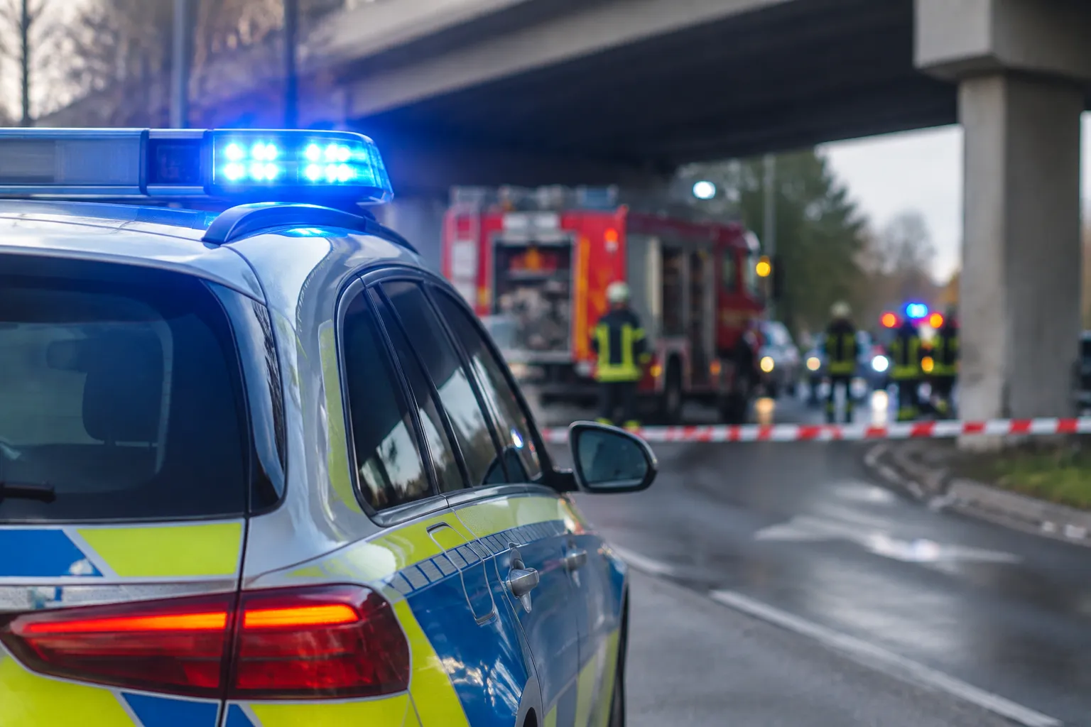 KI bearbeitet zum Beitrag „74-Jähriger stirbt bei Unfall an Brückenpfeiler in Görlitz“