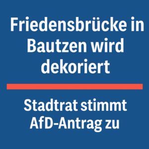 Friedensbrücke in Bautzen mit Text 'Friedensbrücke wird dekoriert – Stadtrat stimmt AfD-Antrag zu'. Foto zeigt die Brücke mit Wohnhaus im Hintergrund, Thema Stadtratsbeschluss Bautzen.