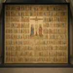 Das Zittauer Fastentuch von 1472 ausgestellt im Museum Kirche zum Heiligen Kreuz. Das große mittelalterliche Tuch zeigt 90 biblische Szenen in rechteckigen Bildfeldern mit einer zentralen Kreuzigungsdarstellung. Umgeben von gotischen Säulen und dezentem Museumslicht
