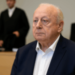 Der deutsche Star-Koch Alfons Schuhbeck im Gerichtssaal während des Insolvenzprozesses