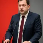 Lars Klingbeil bei Pressekonferenz zur Stromsteuer-Entlastung