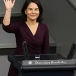 Annalena Baerbock spricht bei ihrer Abschiedsrede im Deutschen Bundestag