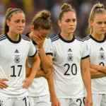 Enttäuschte DFB-Frauen nach EM-Niederlage gegen Schweden