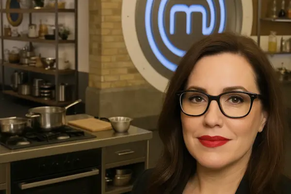 ⭐ Grace Dent ersetzt Gregg Wallace bei „MasterChef UK“ – Ein neuer Star in der Jury Grace Dent, neue MasterChef-Jurorin 2025, lächelt in die Kamera bei einem BBC-Pressetermin