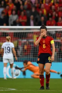 Aitana Bonmatí nach ihrem Fehlschuss im EM-Finale gegen England