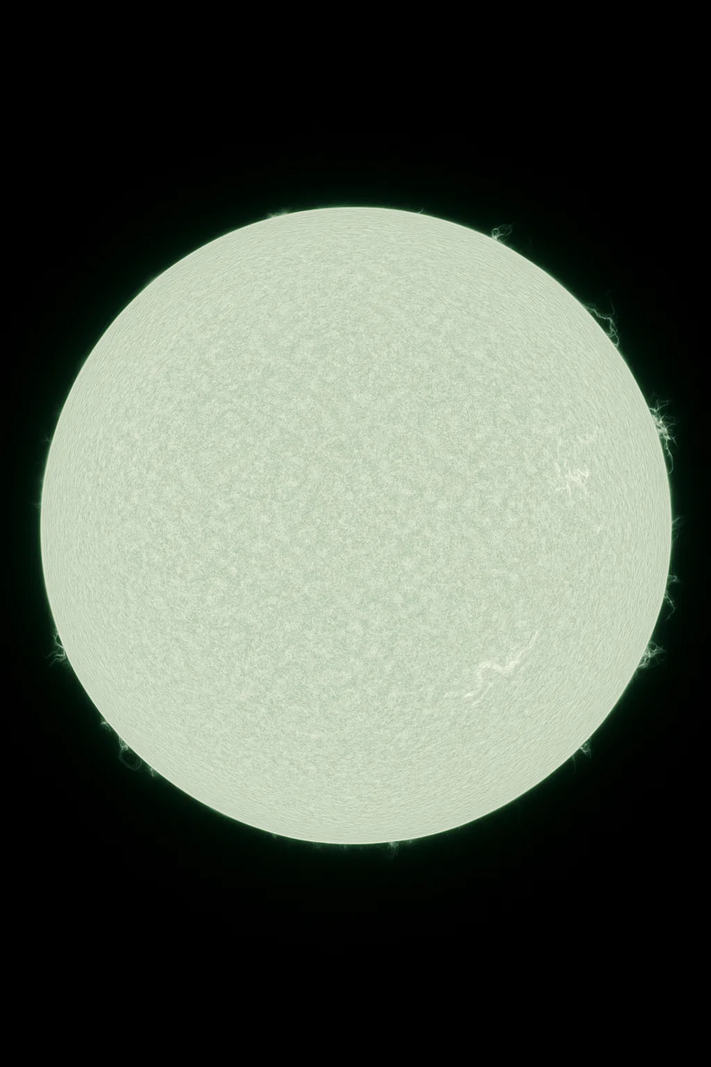 Darstellung der Sonne im sichtbaren Spektrum – weißlich-grüner Stern ohne atmosphärische Filter.