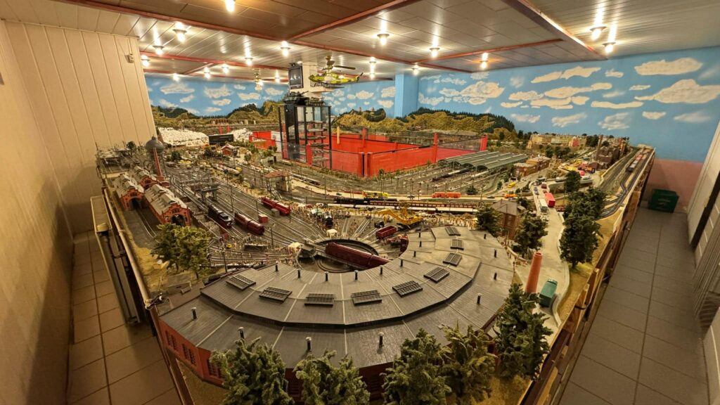 Modelleisenbahnland Oderwitz mit großer digitaler H0-Anlage und Jubiläumsveranstaltung in Sachsen